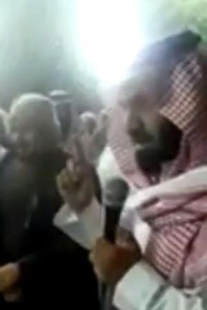 بالفيديو.. رياضي سعودي يلقِّن الشهادتين لـ 30 رجلاً اعتنقوا الإسلام