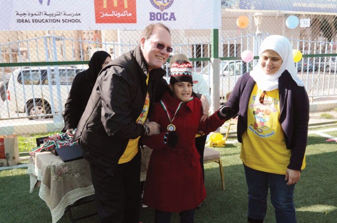 توزيع الجوائز علىالفائزين