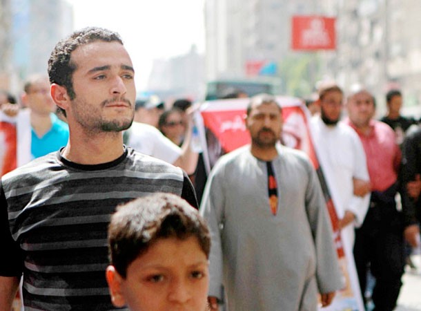 احمد دومة خلال تظاهرة ضد نظام مبارك اپ