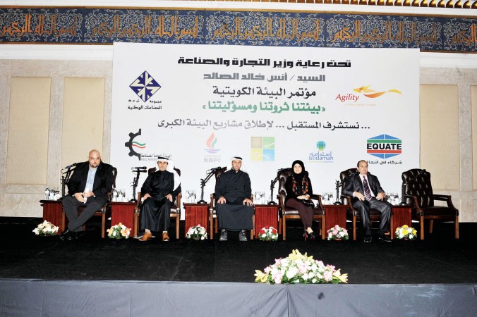 المطوع مترئسا الجلسة الاولى من المؤتمر 	متين غوزال﻿