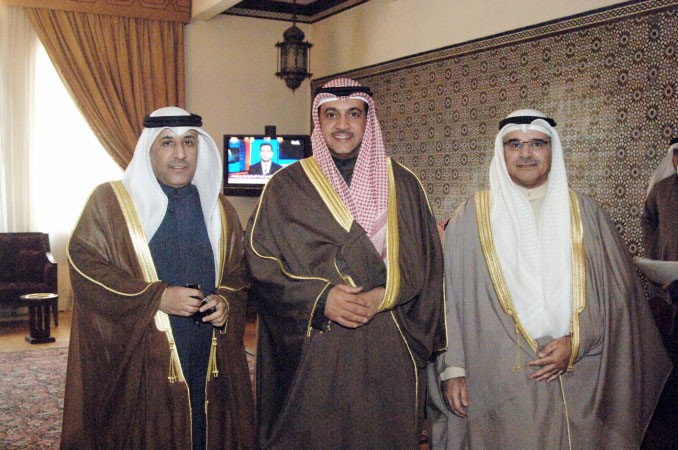 مسالم الاذينة والسفير عزيز الديحاني خلال المؤتمر ناصر عبدالسيد