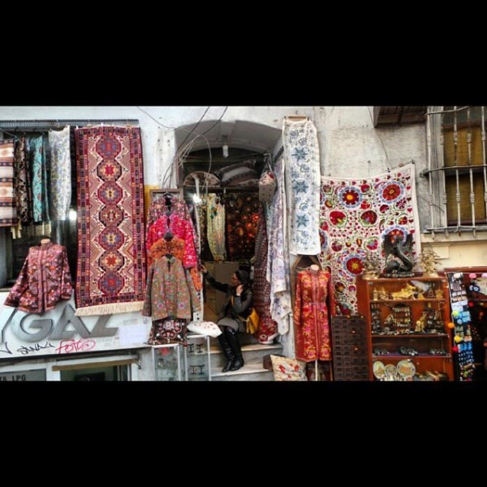 أحلام تبكي بعد خسارتها في سباق السيارات بتركيا.. وتنشر صوراً قريبة لبناتها