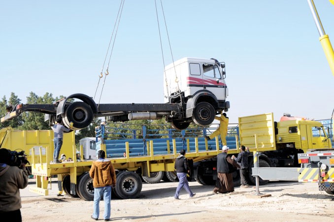 رفع احدى التريلات