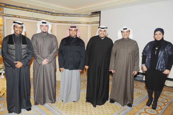 الخشتي والابراهيم مع عدد من المكرمين والمشاركين﻿