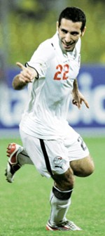 النجم المصري الكبير محمد ابوتريكة سيكون ضيفا عزيزافي الكويت ﻿