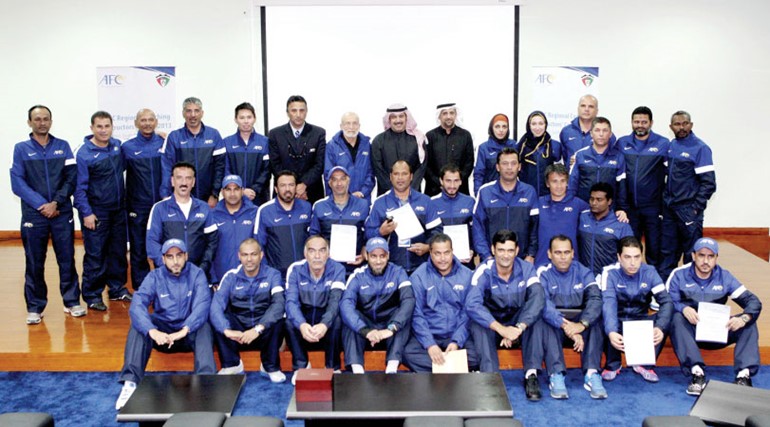 بدر عبدالجليل ومانع الحيان مع المحاضرين ﻿