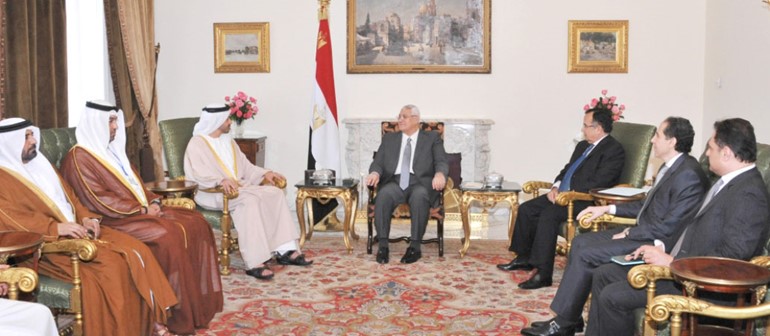  الرئيس المصري عدليمنصورخلال لقائه وزير الخارجية الاماراتي والوفد المرافق له بالقاهرة اول من امس	افپ﻿