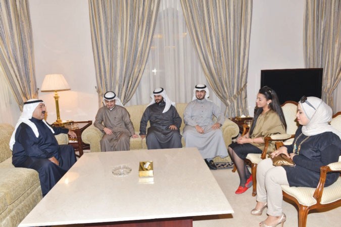 الشيخ ناصر صباح الاحمد مستقبلا رئيس واعضاء الاتحاد الوطني لطلبة الكويت - فرع المملكة المتحدة وايرلندا 