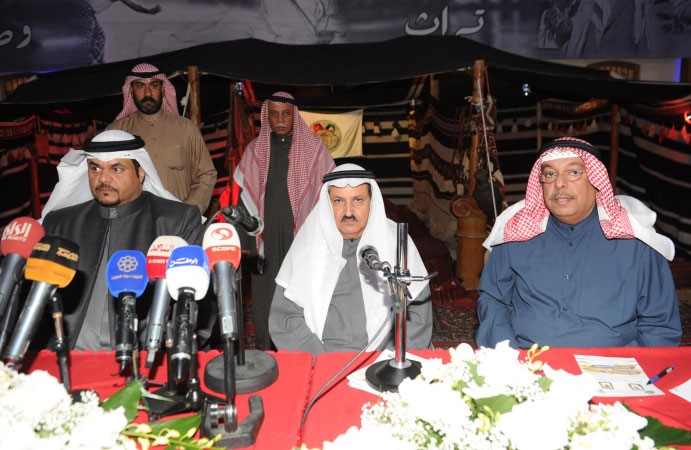 محمد شرار والشيخ صباح فهد صباح الناصر خلال المؤتمر 