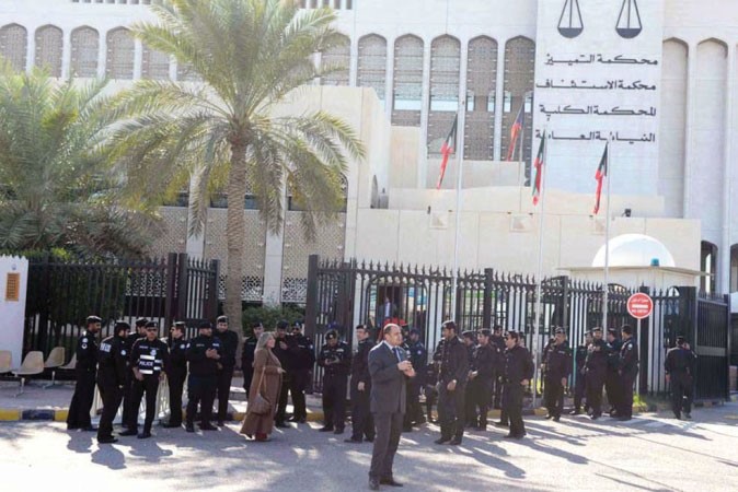 رجال الامن يتواجدون امام بوابة قصر العدل قبل صدور الحكم