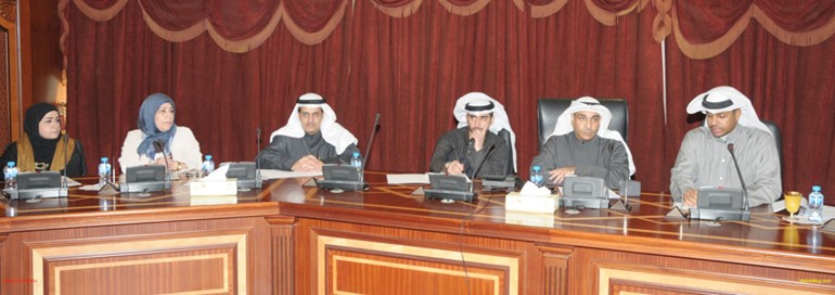 ﻿عبدالعزيز السمحان وعبدالله العنزي خلال الاجتماع﻿