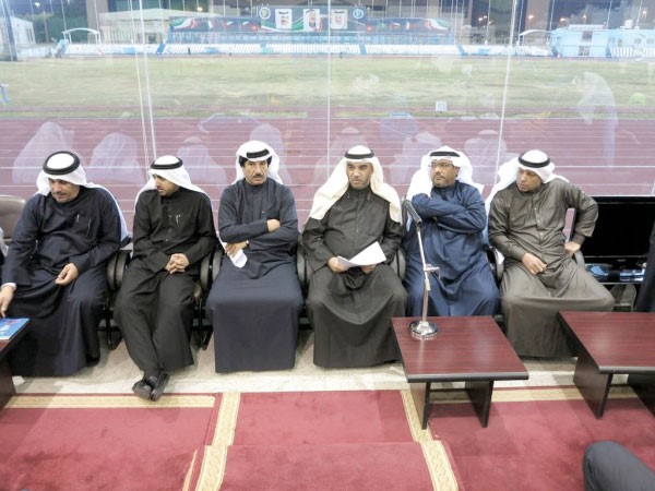 محمد خلفان وسيار العنزي خلال الاجتماع ﻿