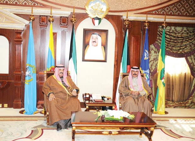 سمو ولي العهد الشيخ نواف الاحمد مستقبلا سمو الشيخ ناصر المحمد