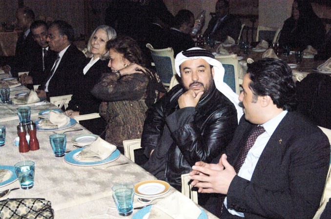 مشعل السعيد وحديث ودي مع احد الحضور﻿