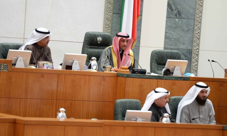 رئيس مجلس الامة مرزوق الغانم ونائبه مبارك الخرينج على المنصة امس