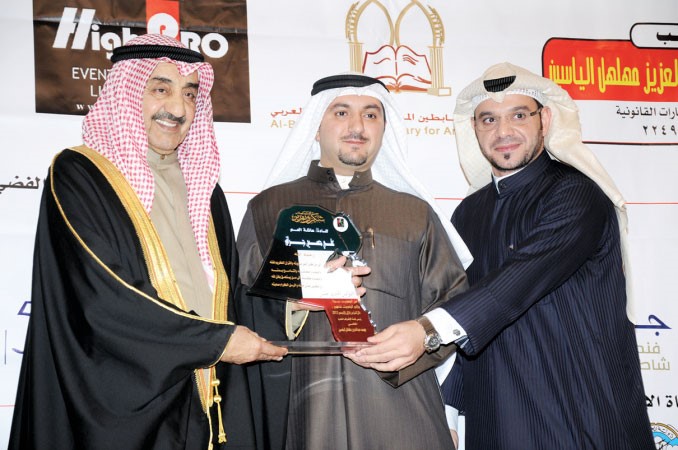 درع العم علي جراق يتسلمها ابنه بدر 