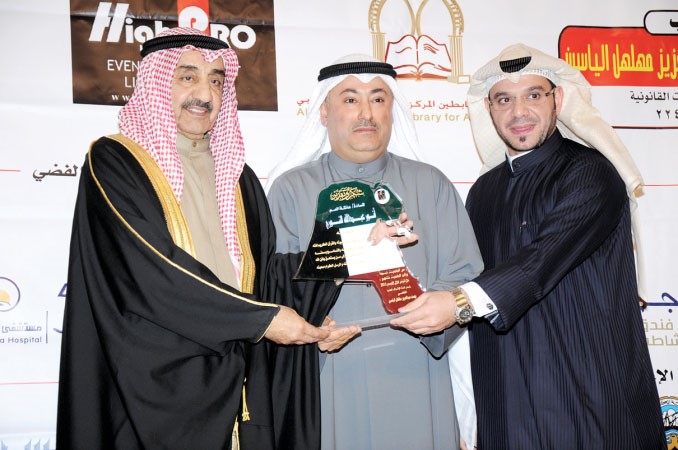 مناور النوري يتسلم درع العم انور النوري
