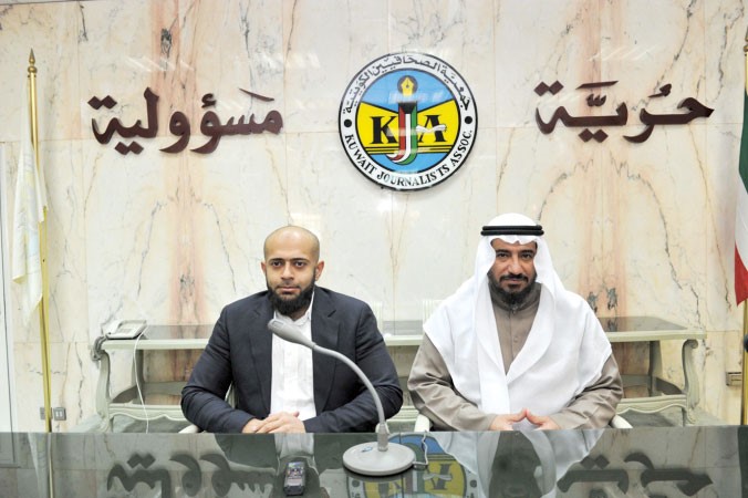 عمران حنيف وعدنان المضاحكة خلال اللقاء متين غوزال