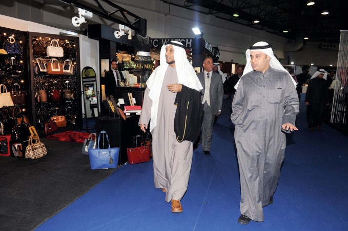 السابج يتجول بين اجنحة الشركات المشاركةقاسم باشا