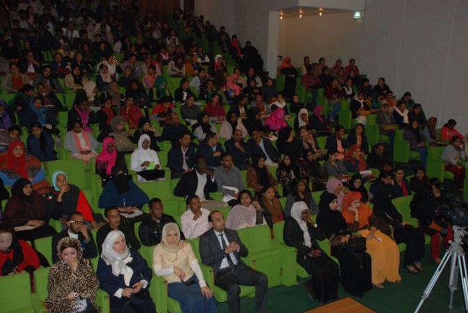جانب من الحضور خلال المحاضرة