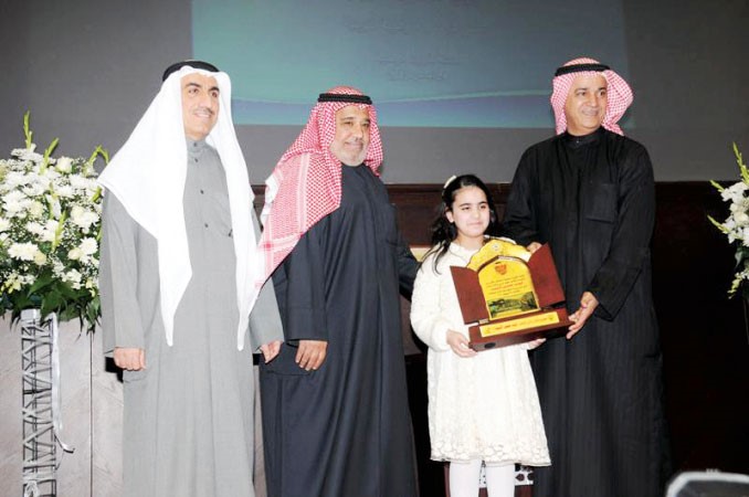 الامين العام للمجلس الوطني يكرم اسرة المغفور له ايوب حسين﻿