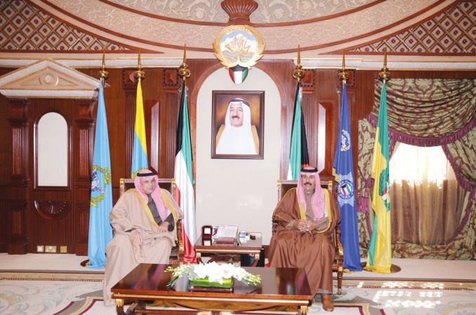سمو ولي العهد الشيخ نواف الاحمد مستقبلا الشيخ خالد الجراح