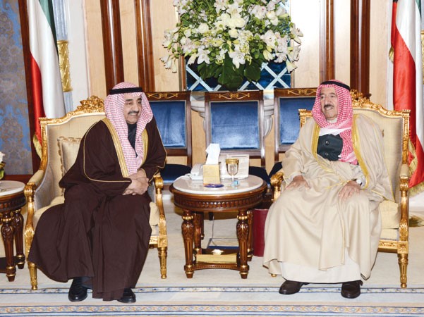  صاحب السمو الامير الشيخ صباح الاحمد مستقبلا رئيس مجلس الامة السابق جاسم الخرافي 