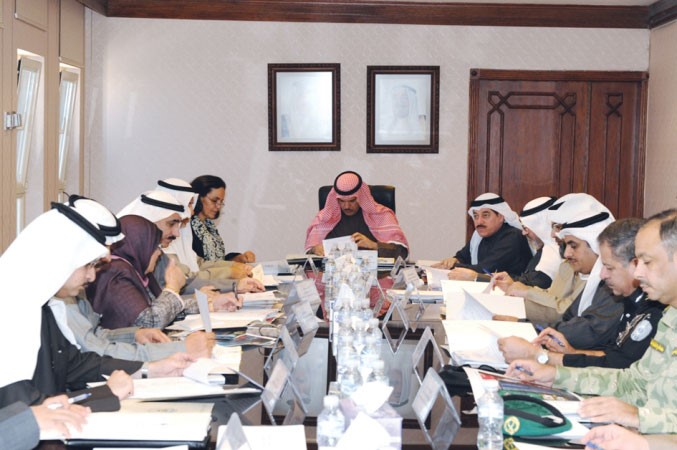  الشيخ سلمان الحمود مترئسا الاجتماع