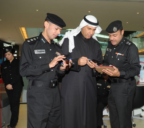 المقدم عبدالاله العبدالسلام ووليد الياقوت والعقيد الحشاش اثناء متابعة الحملة