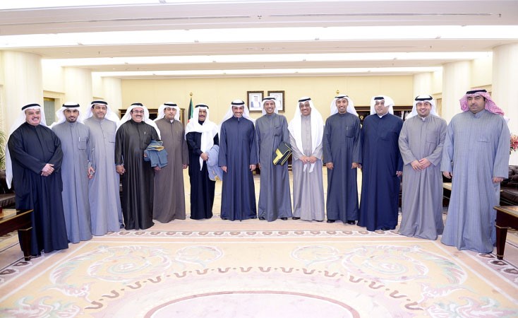 رئيس مجلس الامة مرزوق الغانم ونائبة مبارك الخرينج مع رئيس المجلس البلدي مهلهل الخالد واعضاء المجلس البلدي