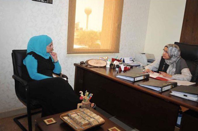 د هناء الخواري متحدثة للزميلة حنان عبدالمعبود
