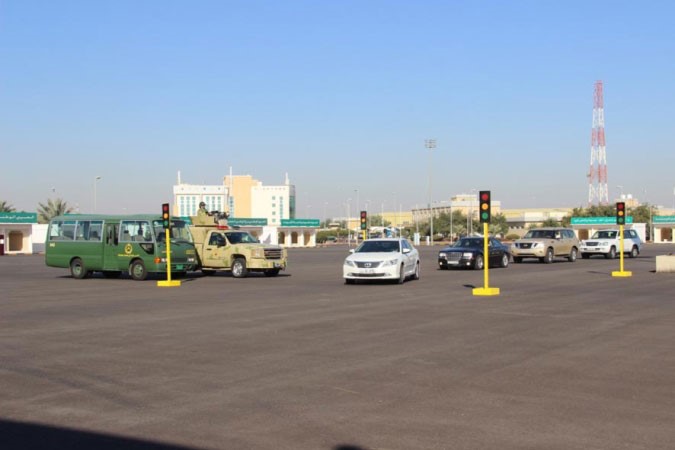 تامين الرتل الصديق في اشارة ضوئية﻿