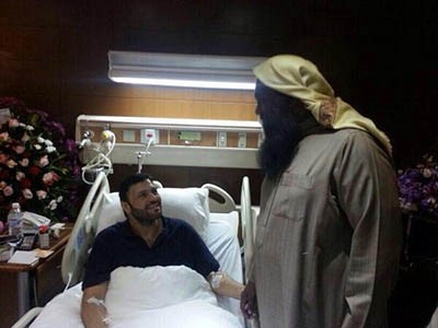 صورة: الداعية السعودي الكلباني في عيادة الفنان يوسف الجراح