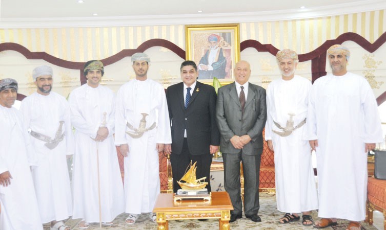 الرئيس الاقليمي ايمن عبدالوهاب مع وزير التنمية الاجتماعية محمد بن سعيد في عمان﻿