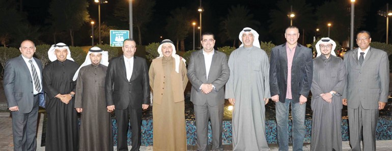 مسؤولو بيتك والشركة الكويتية لاستيراد السيارات على هامش اللقاء﻿