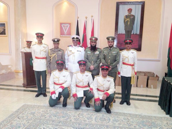 العقيد الركن ناصر تركي ووفد الحرس مع الخريجين