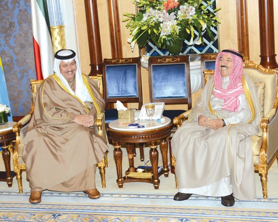 صاحب السمو الامير الشيخ صباح الاحمد مستقبلا سمو رئيس الوزراء الشيخ جابر المبارك ﻿