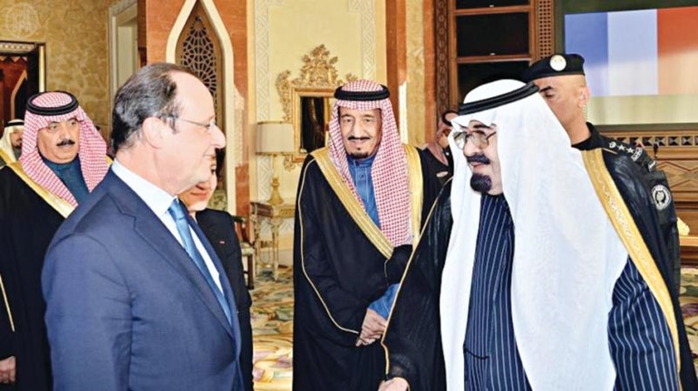 خادم الحرمين الشريفين الملك عبد الله بن عبدالعزيز يستقبل الرئيس الفرنسي فرانسوا هولاند بحضور صاحب السمو الملكي الامير سلمان بن عبد العزيز ولي العهد السعودي نائب رئيس مجلس الوزراء وزير الدفاع واس