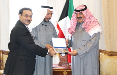 خالد الجارالله مستقبلا د عبدالله المعتوق بحضور دمبشر رياض