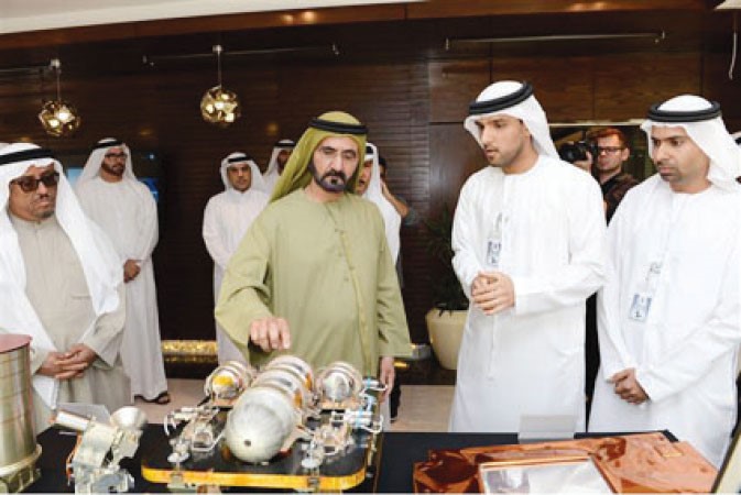 الشيخ محمد بن راشد يطلق الاعمال التنفيذية للقمر الجديد خليفة سات