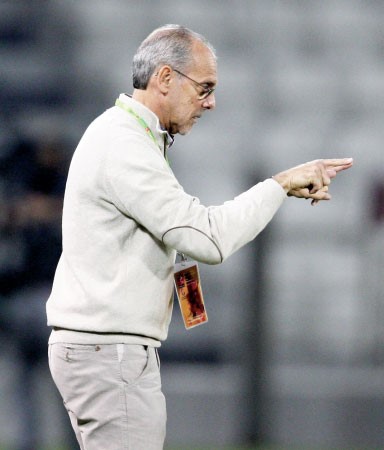 مدرب المنتخب البرتغالي جورفان فييرا احسن التوجيه وفاز على لبنان ﻿