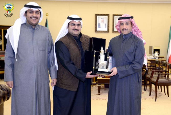 رئيس مجلس الامة مرزوق الغانم خلال استقباله وفد اتحاد طلبة اميركا
