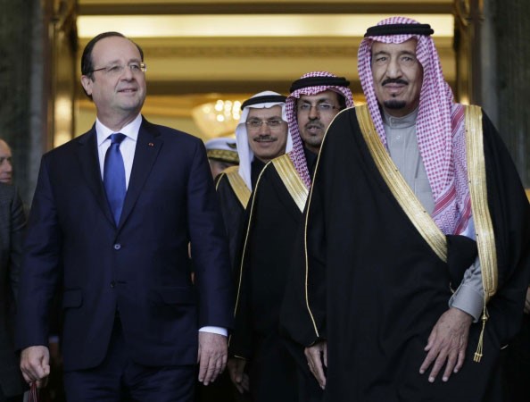 صاحب السمو الملكي الامير سلمان بن عبد العزيز ولي العهد نائب رئيس الوزراء مع الرئيس الفرنسي فرانسوا هولاند عقب اجتماعهما في الرياض امسا ف پ ﻿