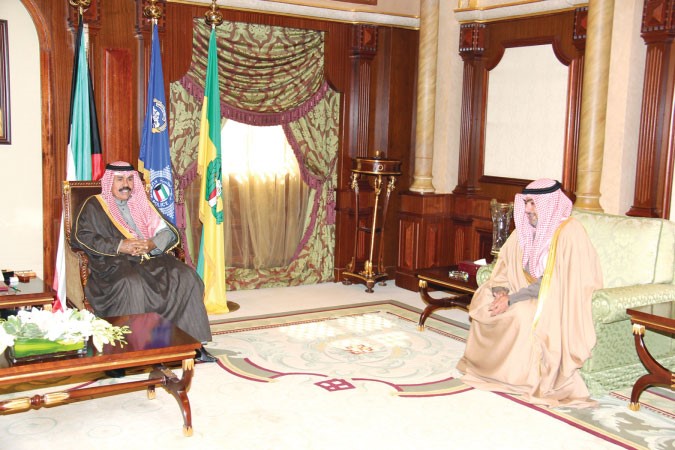 سمو ولي العهد الشيخ نواف الاحمد مستقبلا الشيخ ثامر العلي ﻿