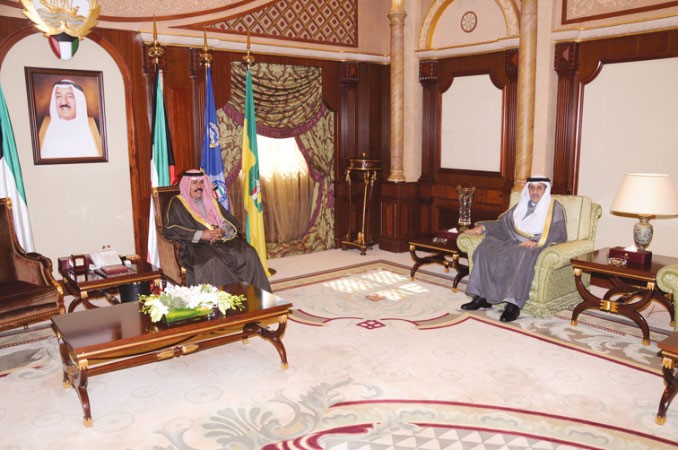 سمو ولي العهد مستقبلا السفير عبدالعزيز العدواني﻿