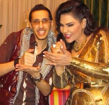 صورة تجمع احلام مع الشاب الذي حكم عليه بالسجن والجلد لصالح شمس
