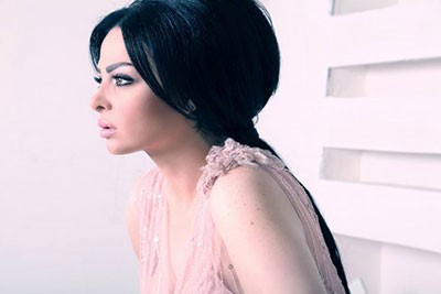 بالصور.. ديانا كرازون تفاجئ جمهورها بإطلالة ساحرة 