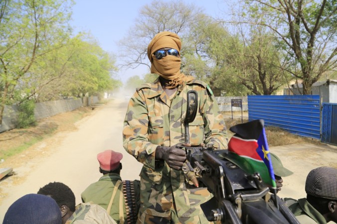 قوات من جيش جنوب السودانتستنفر للاشتباك مع المتمردين امس 	رويترز ﻿