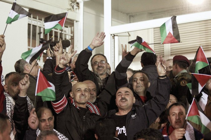 الاسرى الفلسطينيون المحررون لحظة وصولهم رام الله امس	رويترز﻿