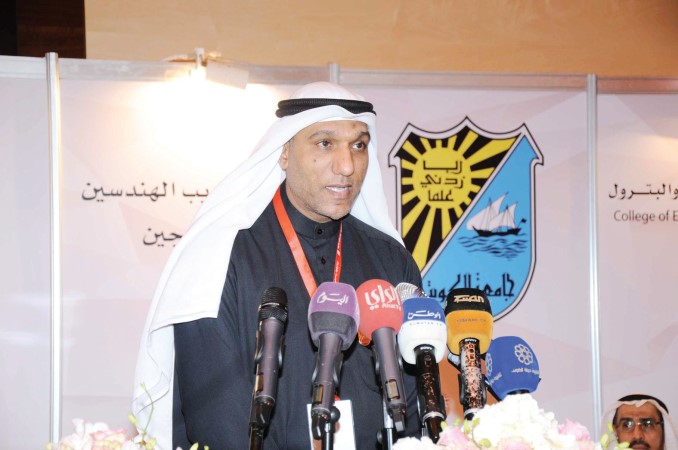  دعمار الصيرفي متحدثا خلال افتتاح المعرض محمد خلوصي